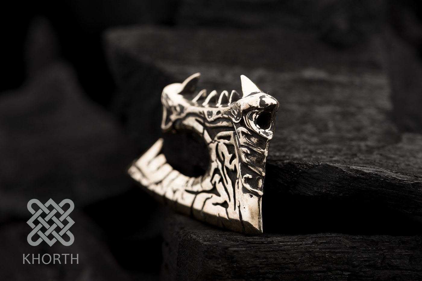 GOREHOWL AXE Pendant — handmade Warcraft pendant in silver and bronze