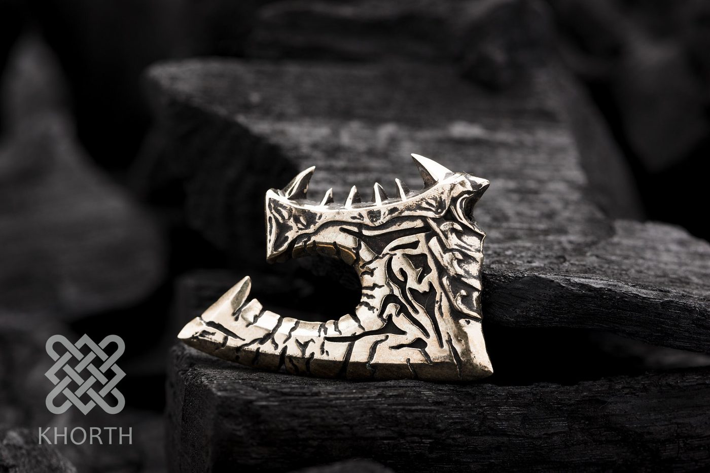 GOREHOWL AXE Pendant — handmade Warcraft pendant in silver and bronze — photo 2