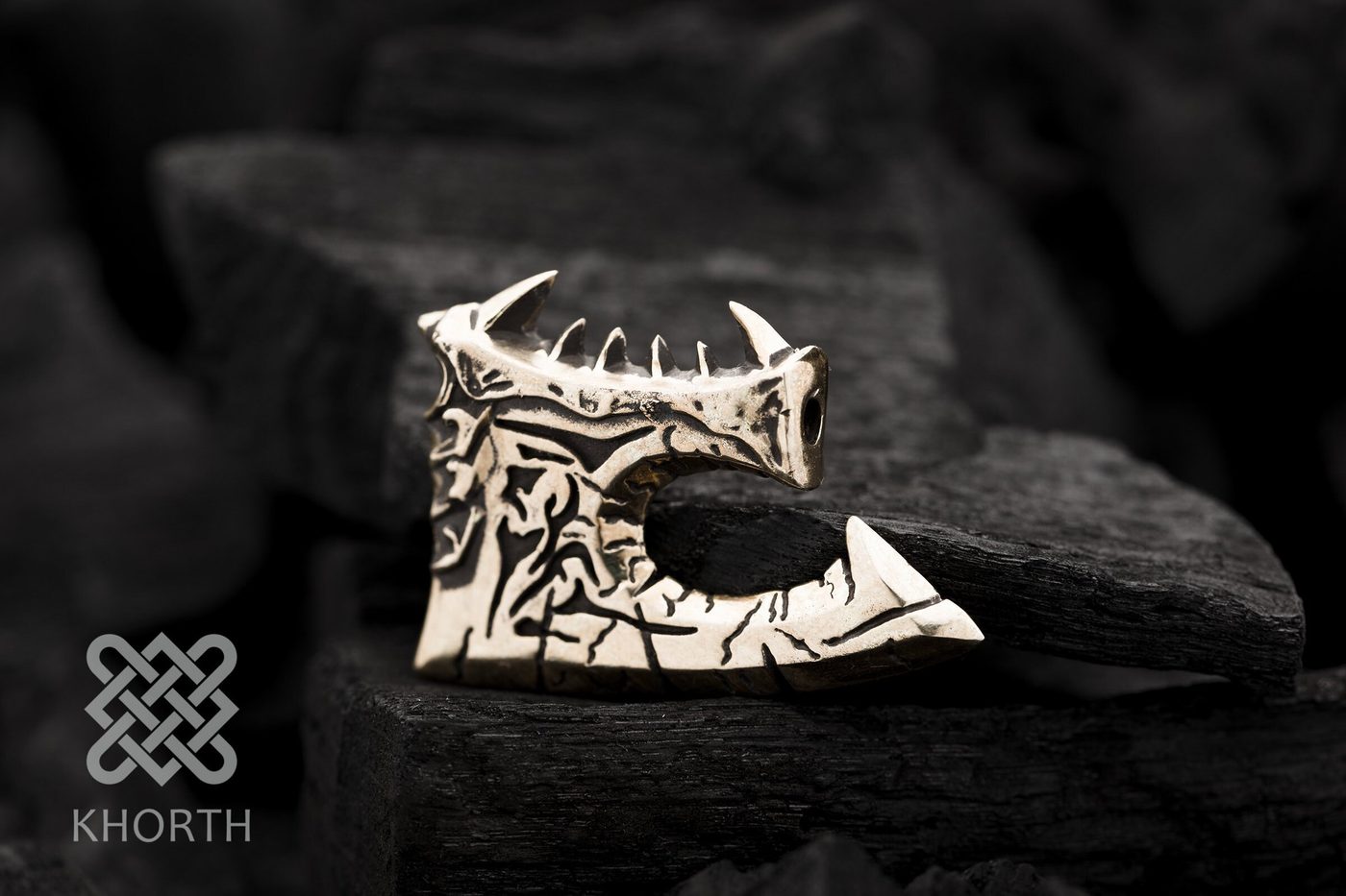GOREHOWL AXE Pendant — handmade Warcraft pendant in silver and bronze — photo 3